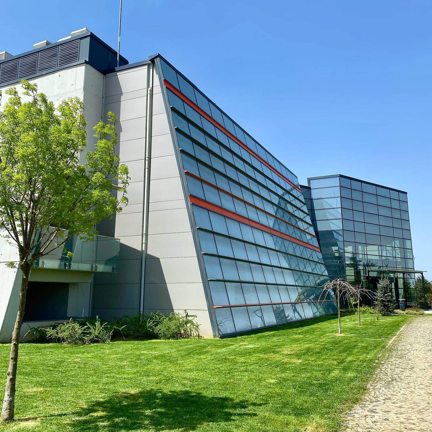 lifesci-merkez-bina